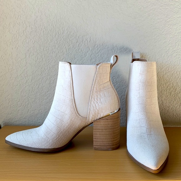 Steve Madden Knoxi Pointed Toe Bootie in Bone Croco - Picture 3 of 8